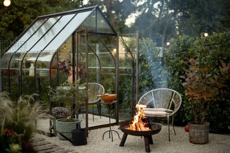 Beautiful,And,Cozy,Garden,With,A,Picnic,Fire,At,Lounge