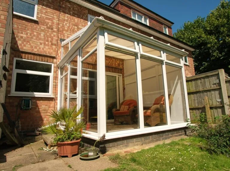Home,With,White,Glass,Conservatory